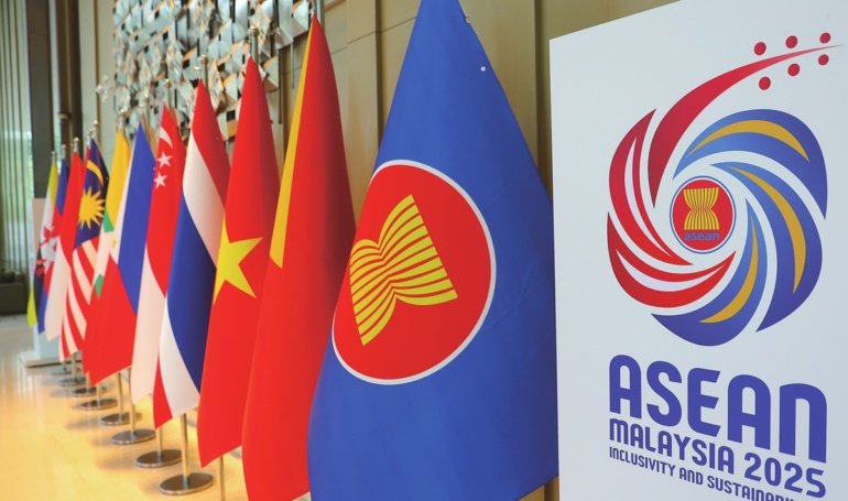 ASEAN Nations Sign Deals To Trade in Local Currency