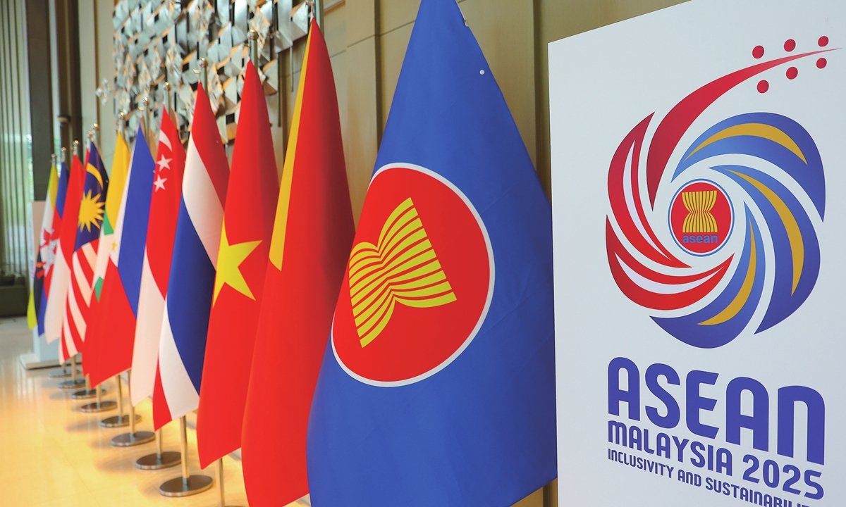 ASEAN Nations Sign Deals To Trade in Local Currency