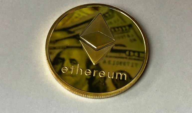 Analyst Tips Ethereum To Rival Bitcoin In The Long Run