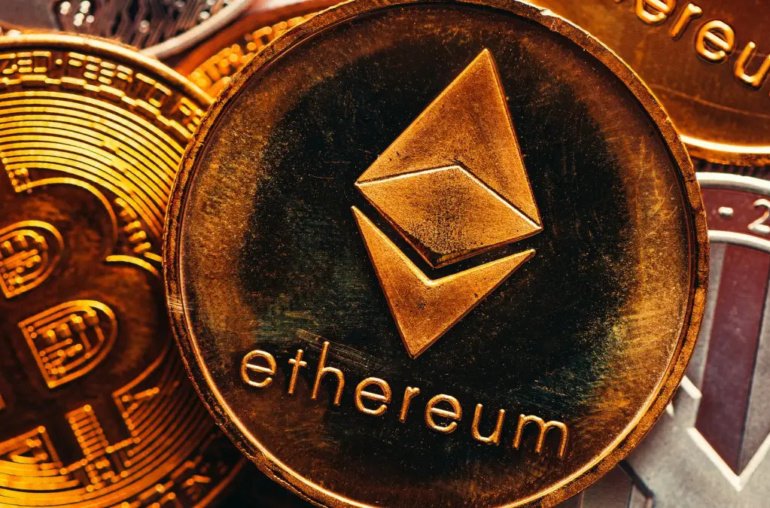 Analysts Explain Why ETH is en Route to Overtaking Bitcoin