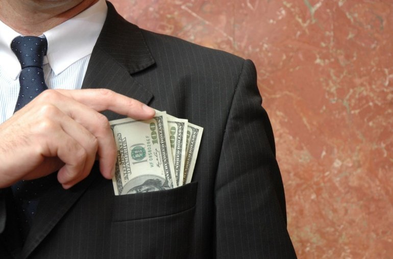 Bitcoin, Dogecoin and Majors See Profit-Taking After Weeklong Rally