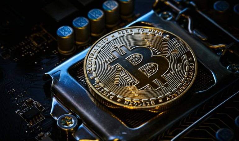 Bitcoin Faces Key Resistance After 10% Rally