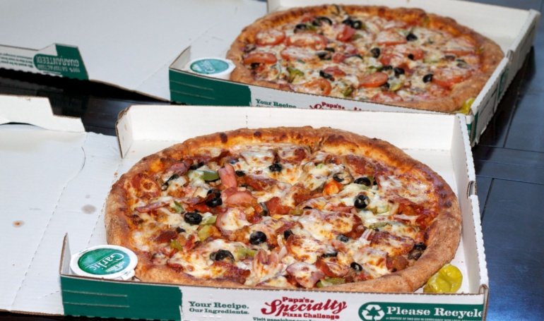 Bitcoin Sets New High Above 1K, 15 Years After Developer Paid 10,000 BTC for Two Pizzas