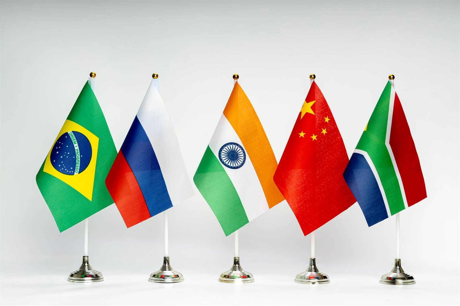 Can BRICS Topple the US Dollar? Brazil Central Bank Director Explains