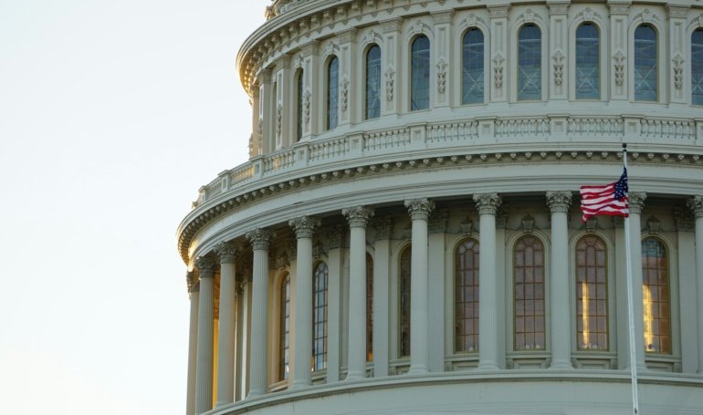 Failed Stablecoin Bill Gets Bipartisan Push From US Senators