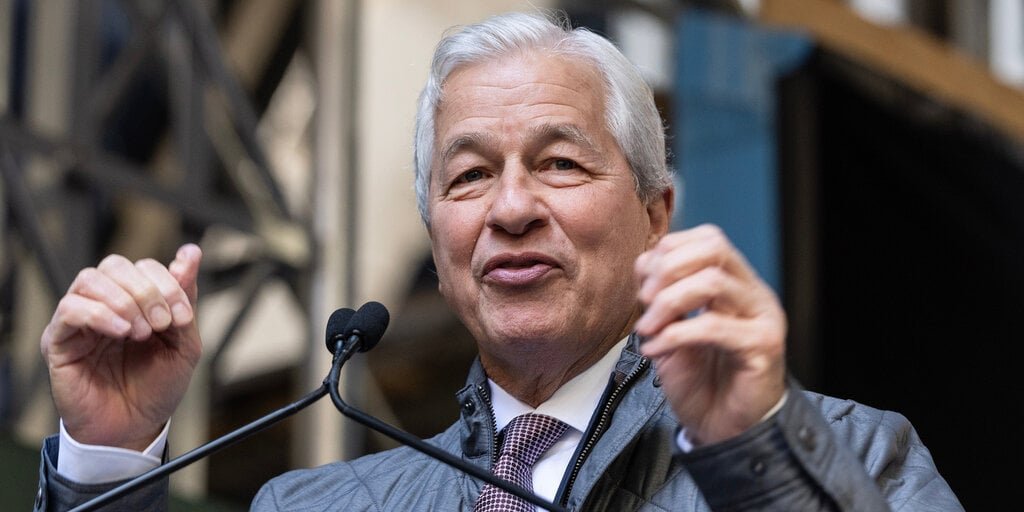 JP Morgan Boss Jamie Dimon Says Bank Will Allow Clients to Buy Bitcoin