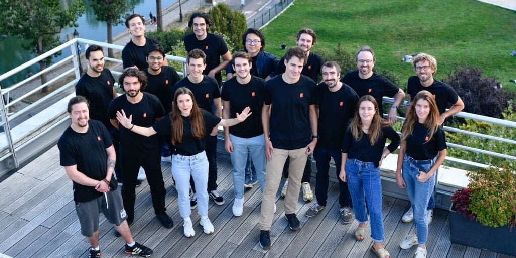 New Mistral AI Version Drops: A Worthy ChatGPT and Claude at a Fraction of the Cost