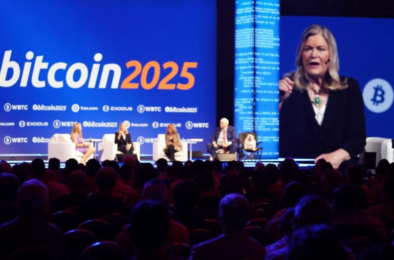 President Trump Supports Strategic Bitcoin Reserve Bill, Senator Lummis Says