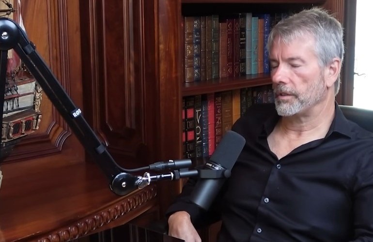 Saylor's Strategy Acquires 1,895 BTC for 0.3 Million; Bitcoin Forms Double Bottom