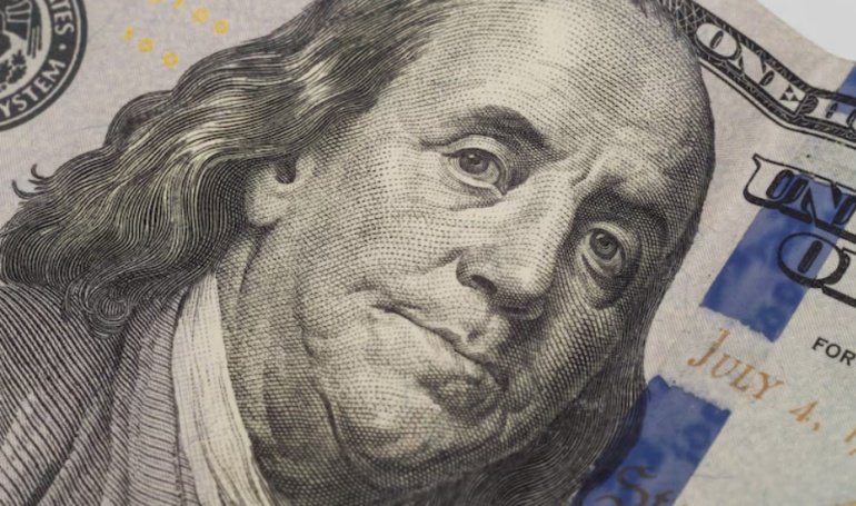 Standard Chartered, Deutsche Bank Predict US Dollar’s Future