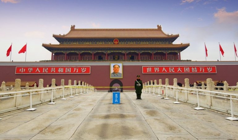 Tariff Cut Lifts BTC Price as Options, Futures Position for Further Gains