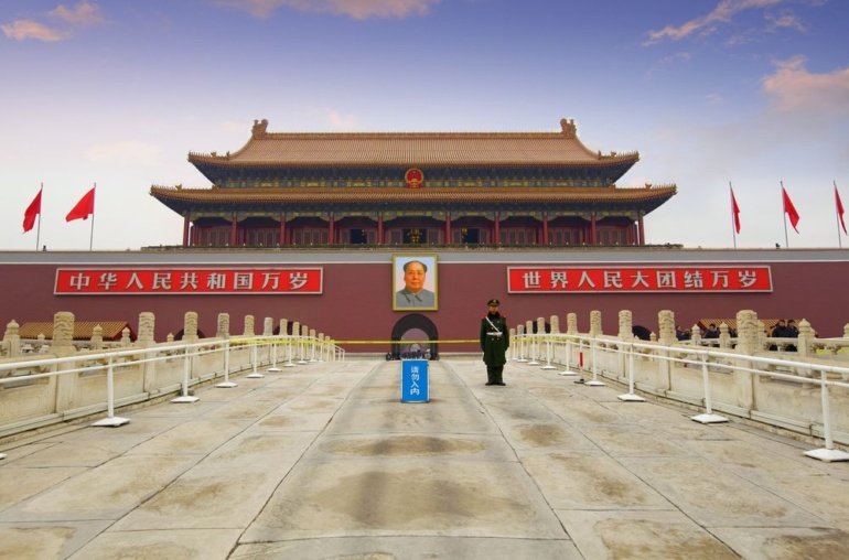 Tariff Cut Lifts BTC Price as Options, Futures Position for Further Gains