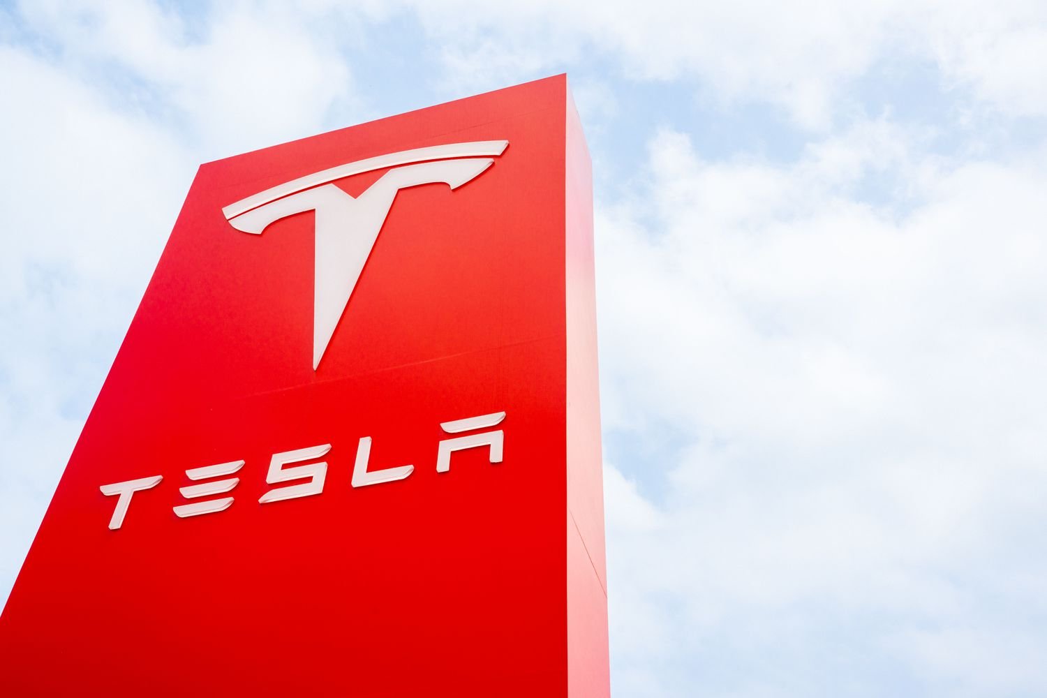 Tesla to 0? Two Reasons the Stock Will Challenge Its Record High in 2025