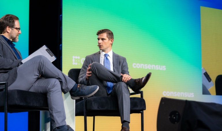 Trump Still on Track to Sign Crypto Legislation by August, White House’s Bo Hines Says