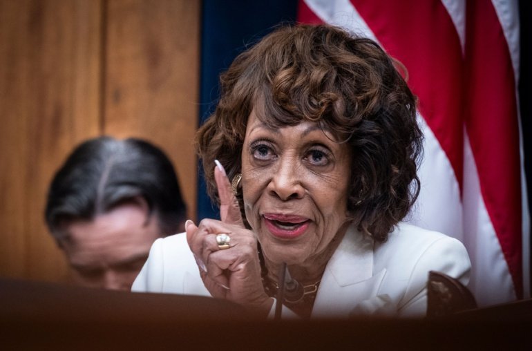 Trump’s Memecoin Dinner Draws Crowded Cast of Democratic Protesters from Congress