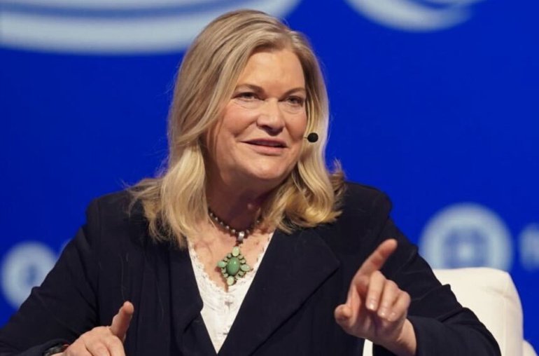 US Senator Cynthia Lummis Discusses Bitcoin Reserve, Stablecoin Legislation, And Market Structure Bill At Bitcoin 2025 Conference