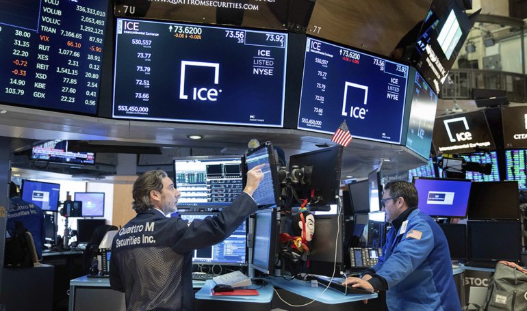 Adobe (ADBE) Stock Skids Amid Investors’ AI Worries