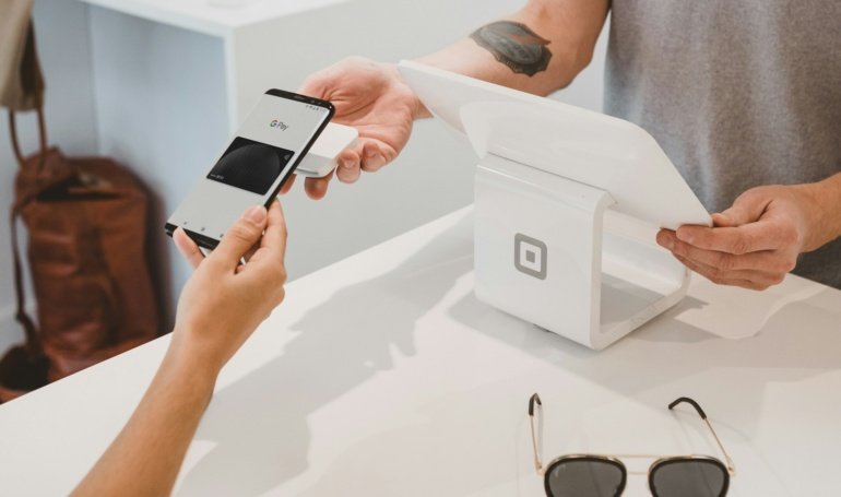 Apple, X, Airbnb Eye Stablecoin Integration