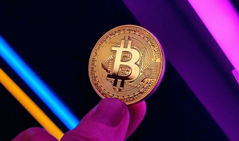 Bitcoin Poised For Rally As Geopolitical Tensions Ease And Inflation Expectations Fall