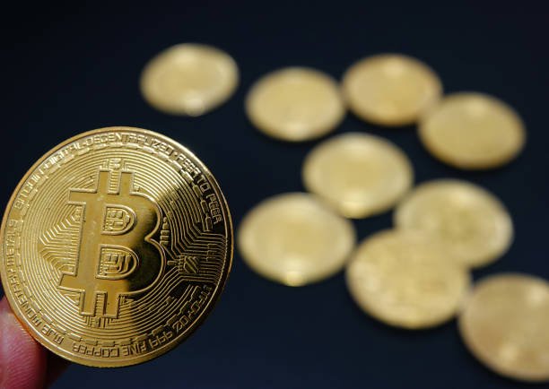 Bitcoin Price Crash Below 0,000 Still Possible: Analysts Issue Downtrend Warnings