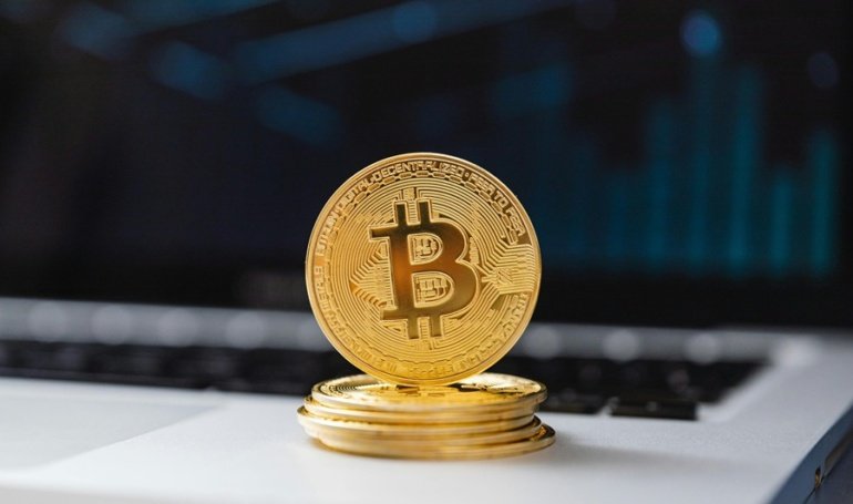 Bitcoin Stabilizes at 4,000 Mid-Range as Market Eyes Next Breakout
