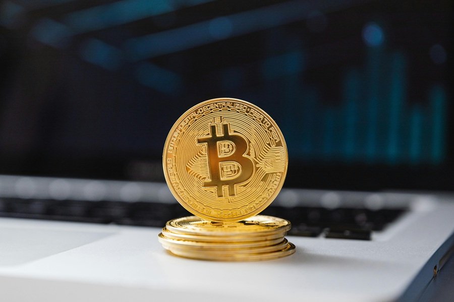 Bitcoin Stabilizes at 4,000 Mid-Range as Market Eyes Next Breakout