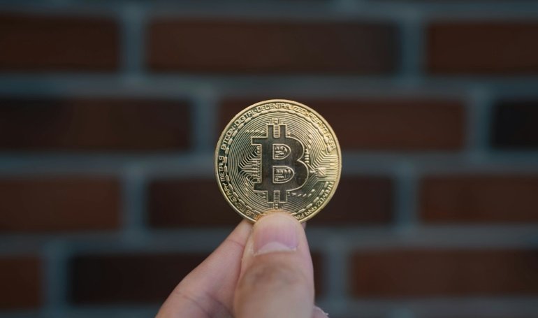 Bitcoin Yearly Trend Suggests Cycle Top Near 5,000 By Year-End, Analyst Says
