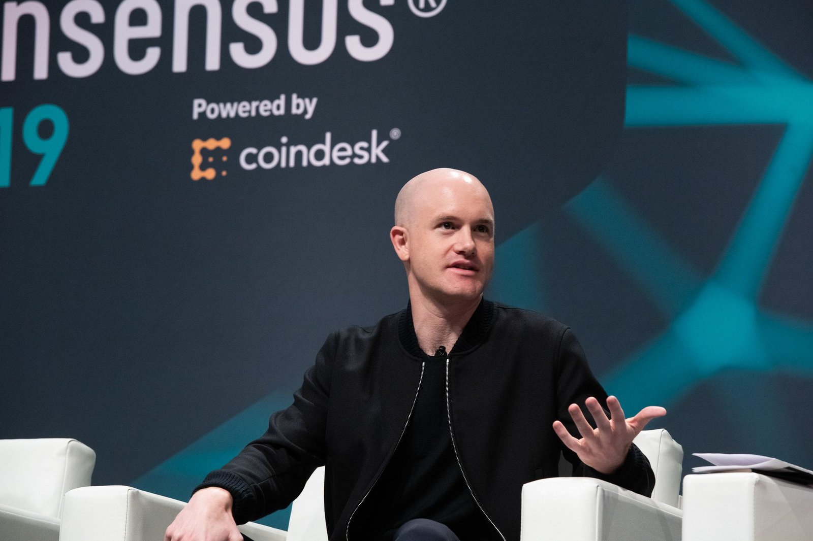 Coinbase to Launch BTC Rewards Card With Amex, Eyes U.S. Futures Expansion
