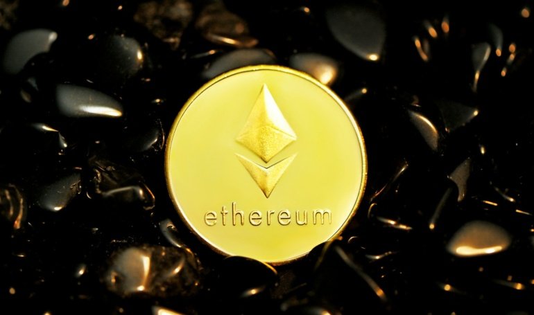 Ethereum Breakout Imminent? Broadening Wedge Hints At ,200 Surge