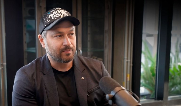 Solana Founder Slams Idea of Altcoin Projects Holding Bitcoin