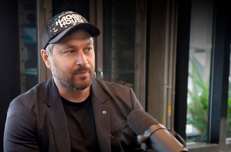 Solana Founder Slams Idea of Altcoin Projects Holding Bitcoin