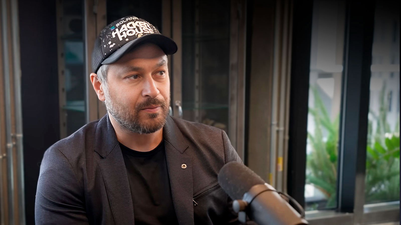 Solana Founder Slams Idea of Altcoin Projects Holding Bitcoin