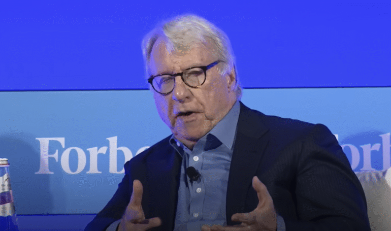 Top Short Seller Slams Bitcoin Advocate Saylor