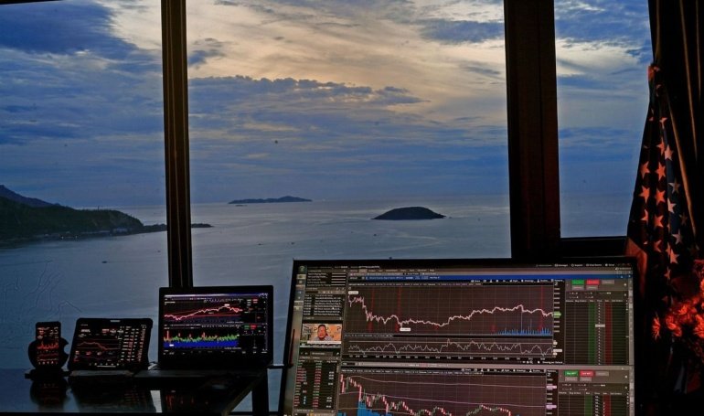 U.S. Share of Bitcoin, Ether and Solana Trading Volume Falls Below 45% as Asia Catches Up