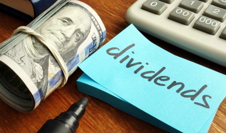 2 Dividend Stocks Down More Than 10% to Buy & Hold Forever
