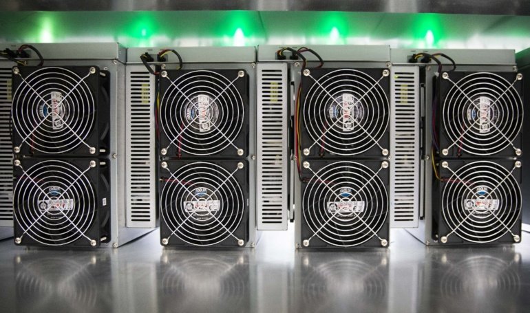 Bitcoin Miner IREN (IREN) Achieves 50 EH/s Midyear Hashrate Target, Eyes AI Expansion