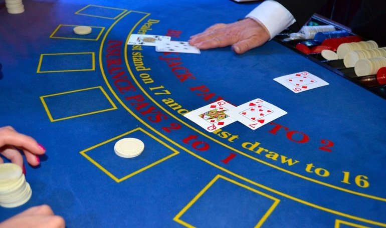 Bitcoin, XRP Anchored to ‘Price Magnets’ at 0K and .30 as Ether Looks Prone to Volatility