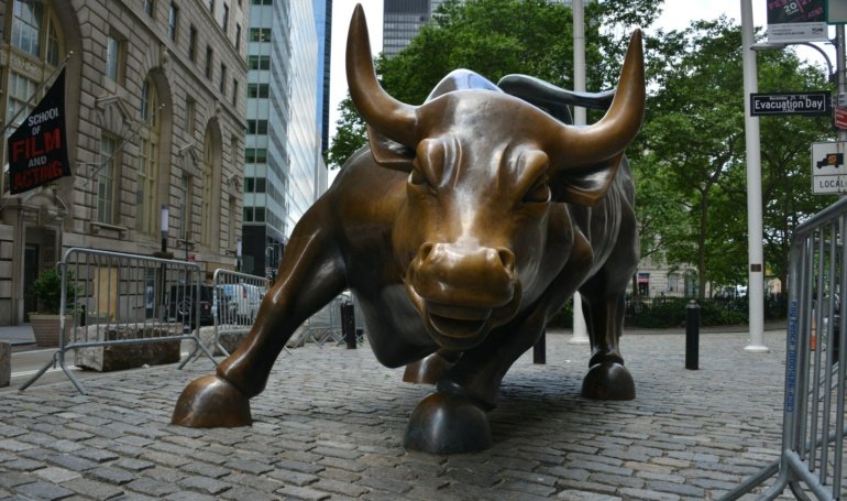 Bitcoin’s Institutional Waves Are Building, Not Breaking