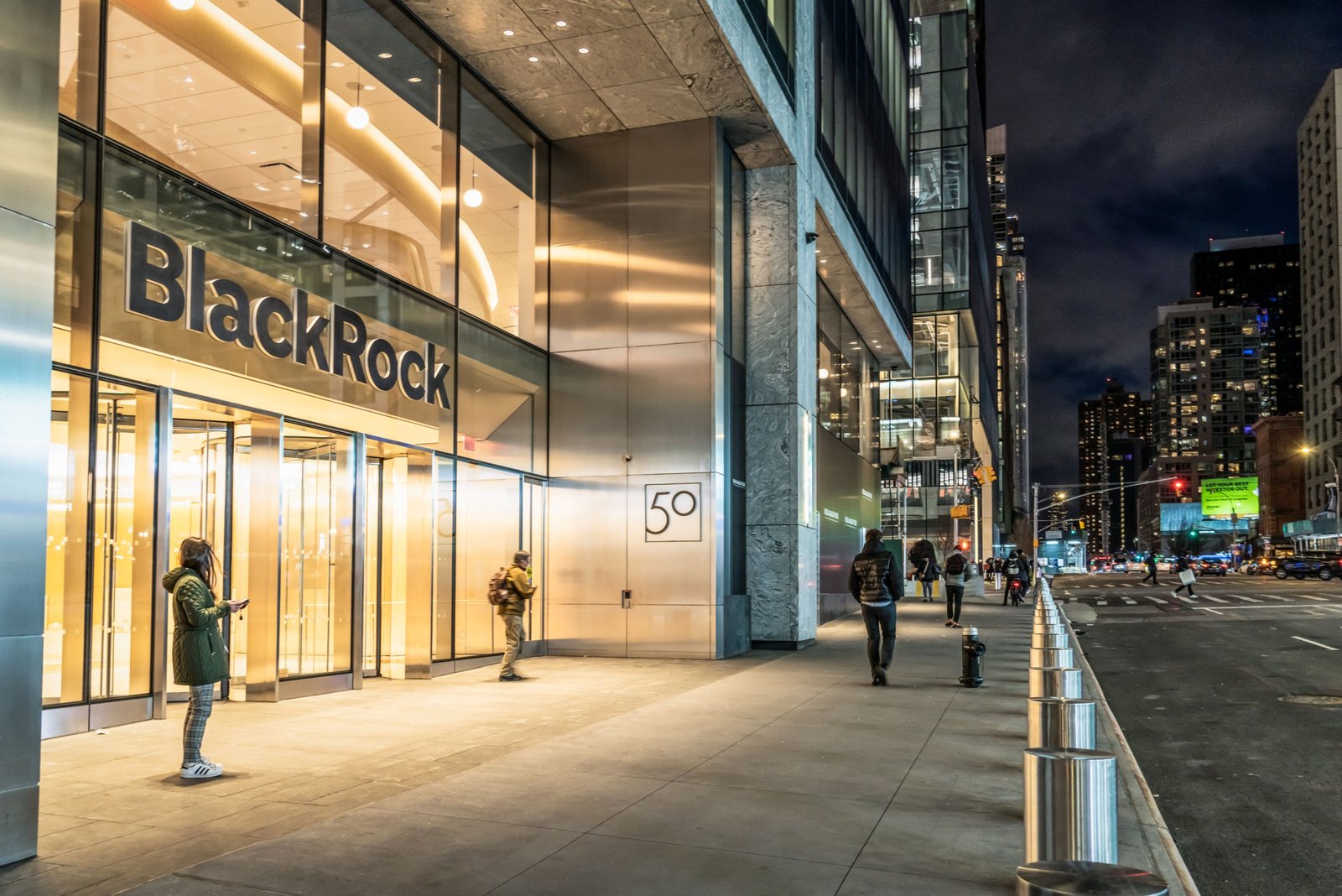BlackRock’s Bitcoin (BTC) ETF Now Generates More Revenue Than Its Flagship S&P 500 Fund