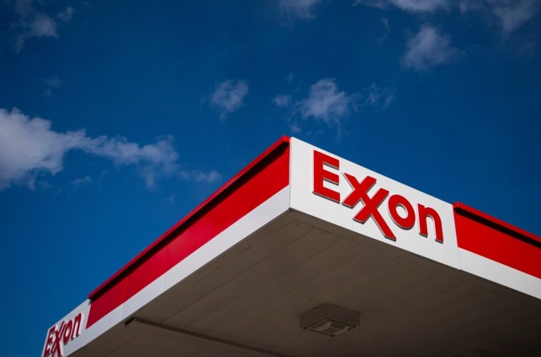 Exxon Mobil (XOM) Stock Climbs 6% in One Month: 5 in Sight?