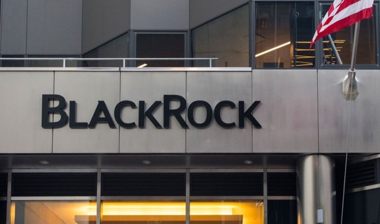 IShares BTC ETF Bitcoin Holdings Surge Past 700K in Record-Breaking Run