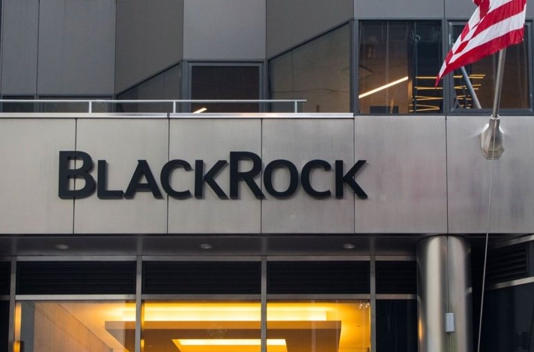 IShares BTC ETF Bitcoin Holdings Surge Past 700K in Record-Breaking Run