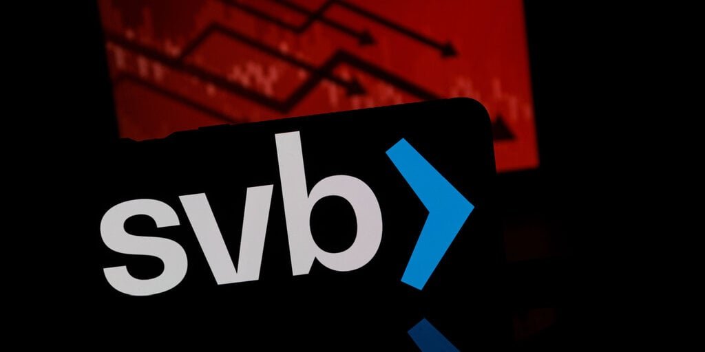 Peter Thiel, Tech Billionaires to Form Bank for Crypto, AI Startups