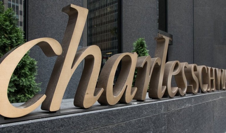 Schwab Wants to Offer Stablecoin Amid Expanding Crypto Services Push: CEO