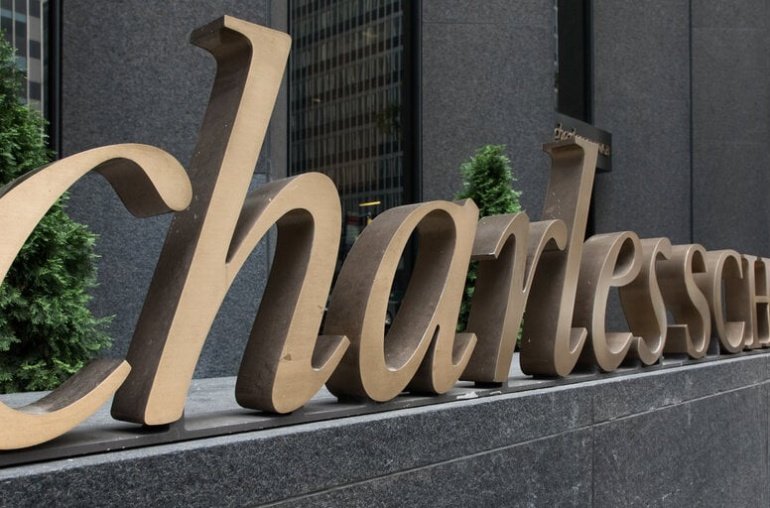 Schwab Wants to Offer Stablecoin Amid Expanding Crypto Services Push: CEO