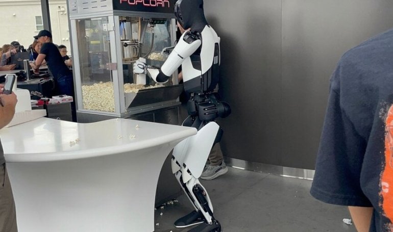 Tesla’s Retro Diner Opens in Los Angeles with Burgers, Big Screens and Angry Neighbors