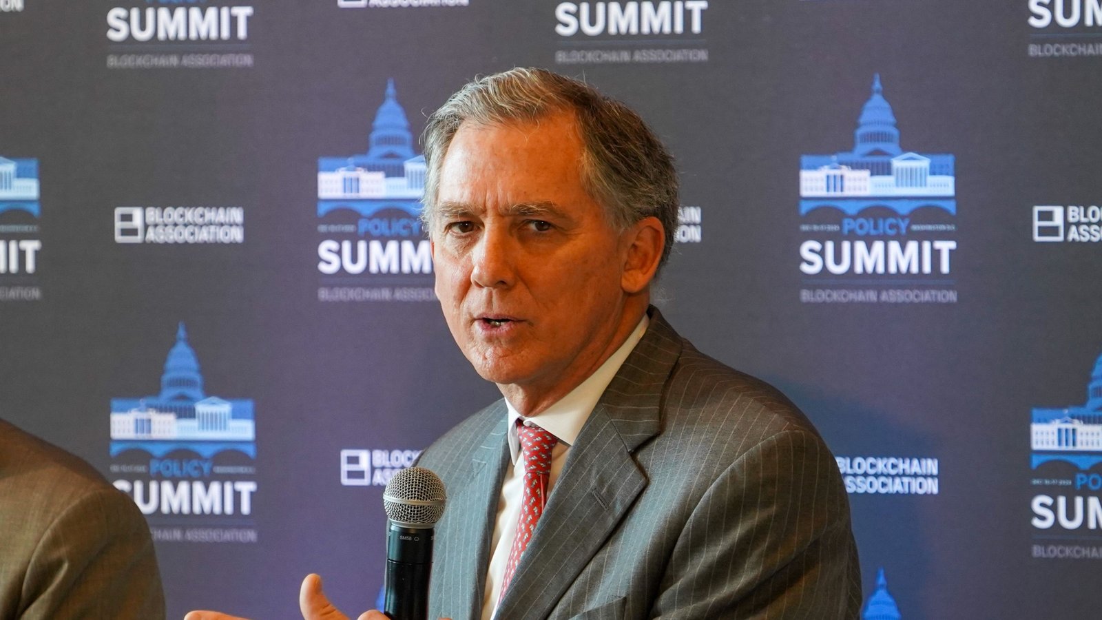 U.S. House Ditching Its Stablecoin Bill to Back Trump’s Choice During ‘Crypto Week’