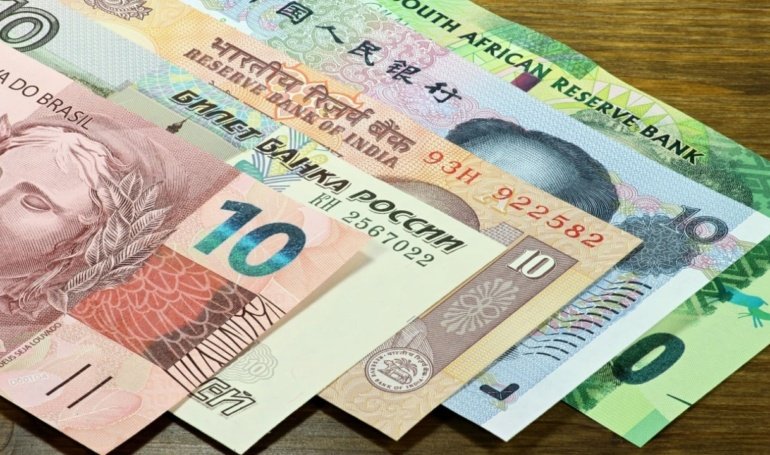 Wall Street Bets On 3 Currencies To Topple The US Dollar