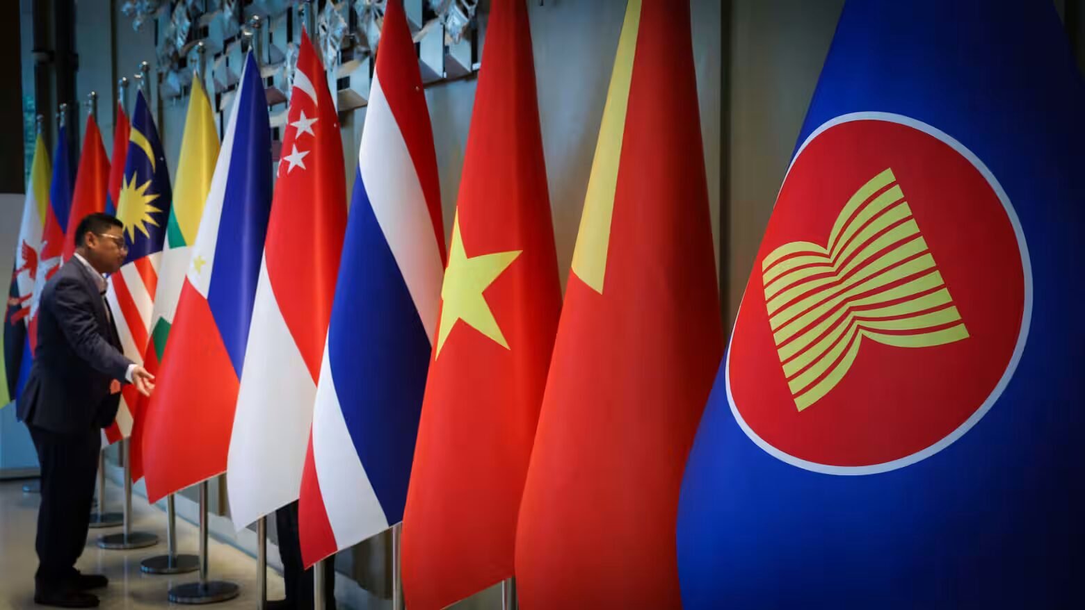 Why ASEAN Isn’t Using the US Dollar as Much Anymore