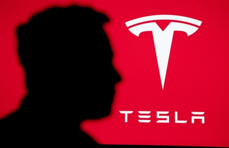 Why Tesla Stock Is Down? Trump vs Musk Political Turmoil Overshadows Bullish TSLA Price Predictions